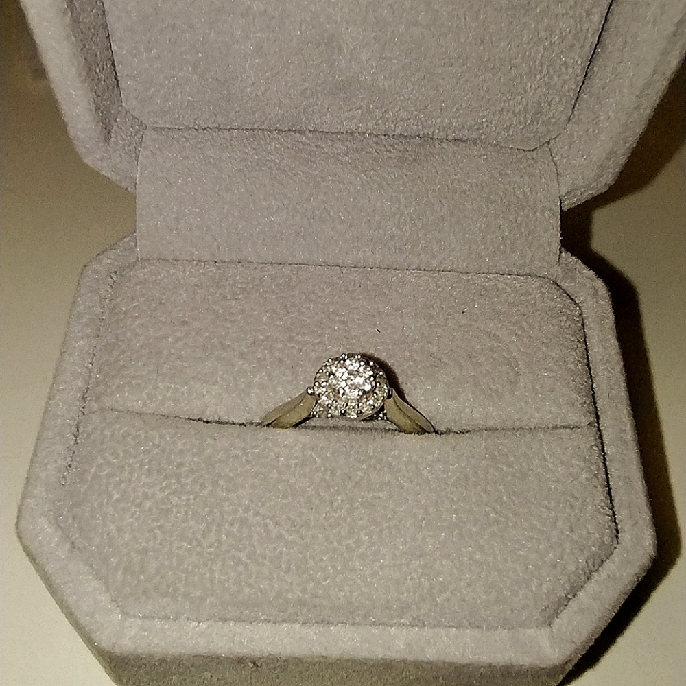 10k white gold diamond ring